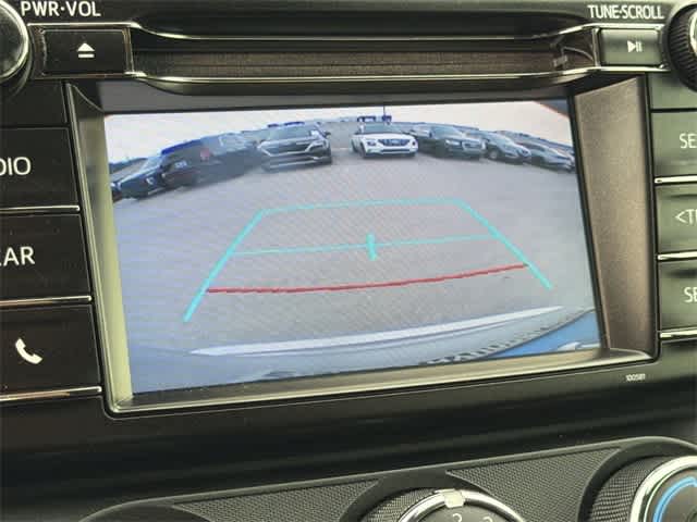 Thumbnail: 2017 Toyota RAV4 - 23