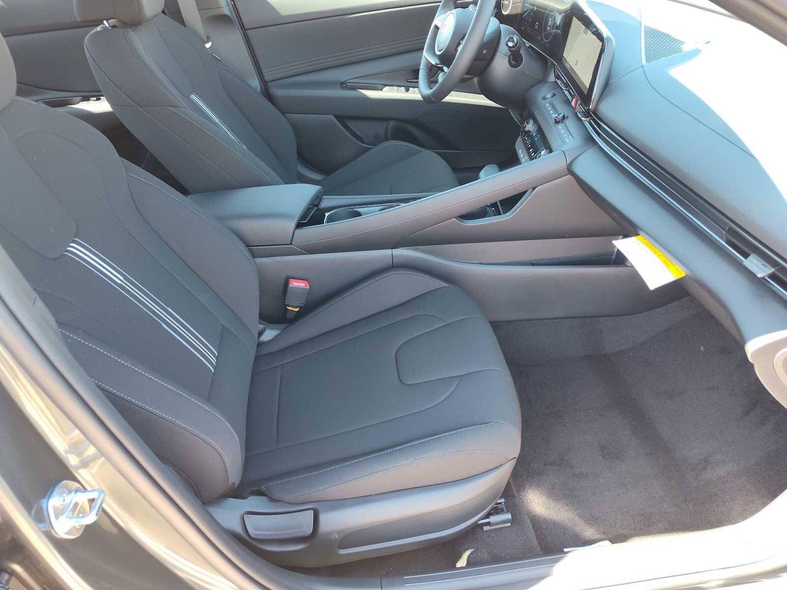 Thumbnail: 2025 Hyundai Elantra - 18