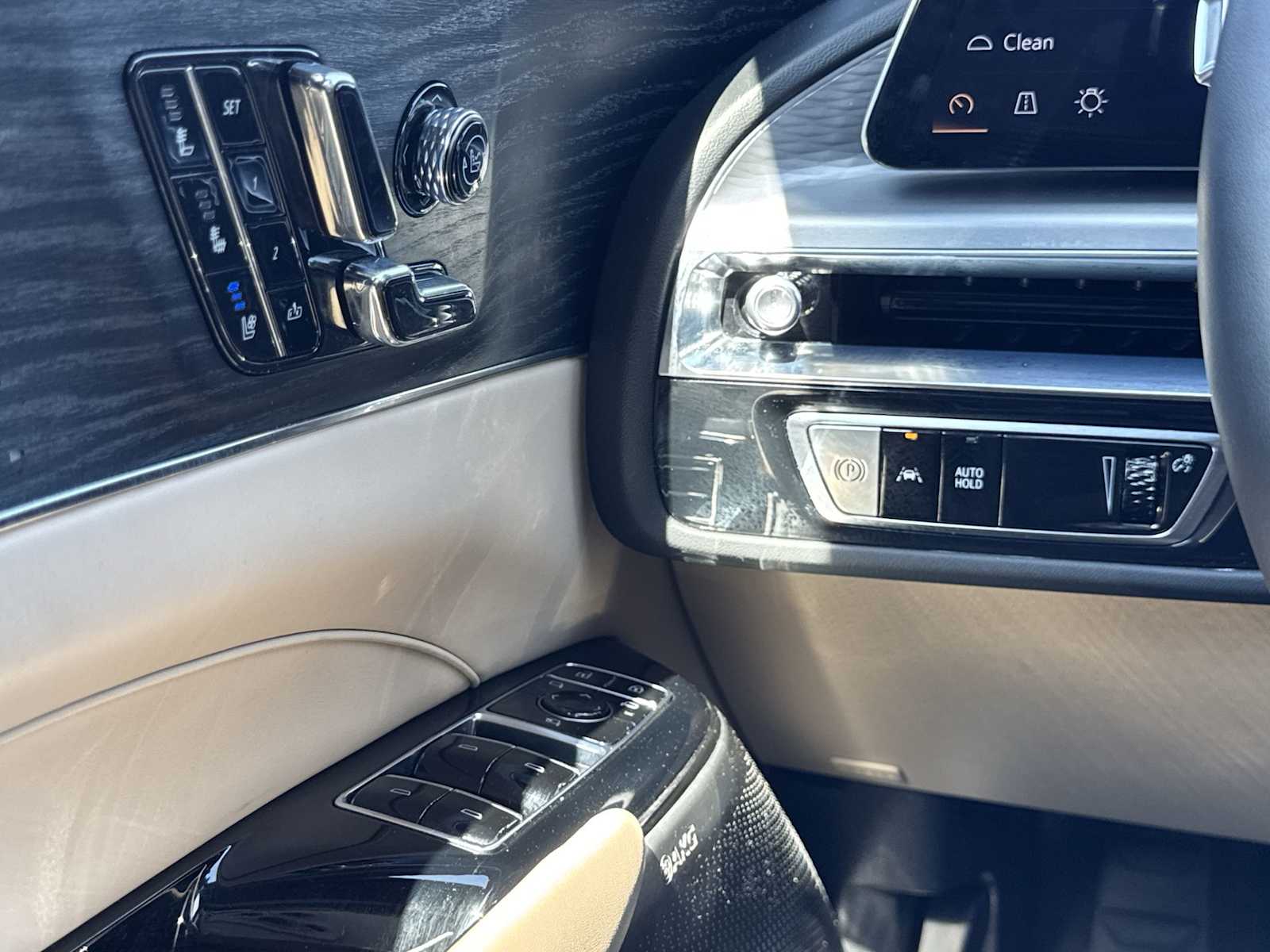 Thumbnail: 2024 Cadillac Lyriq - 14