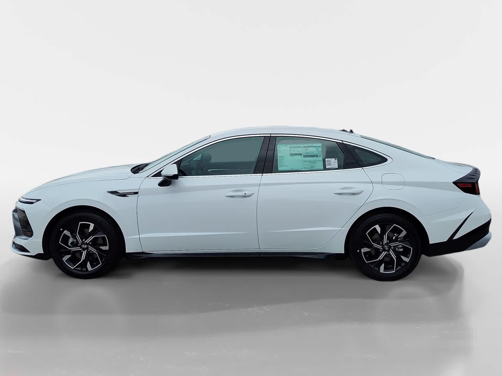 2025 Hyundai Sonata SEL photo 2