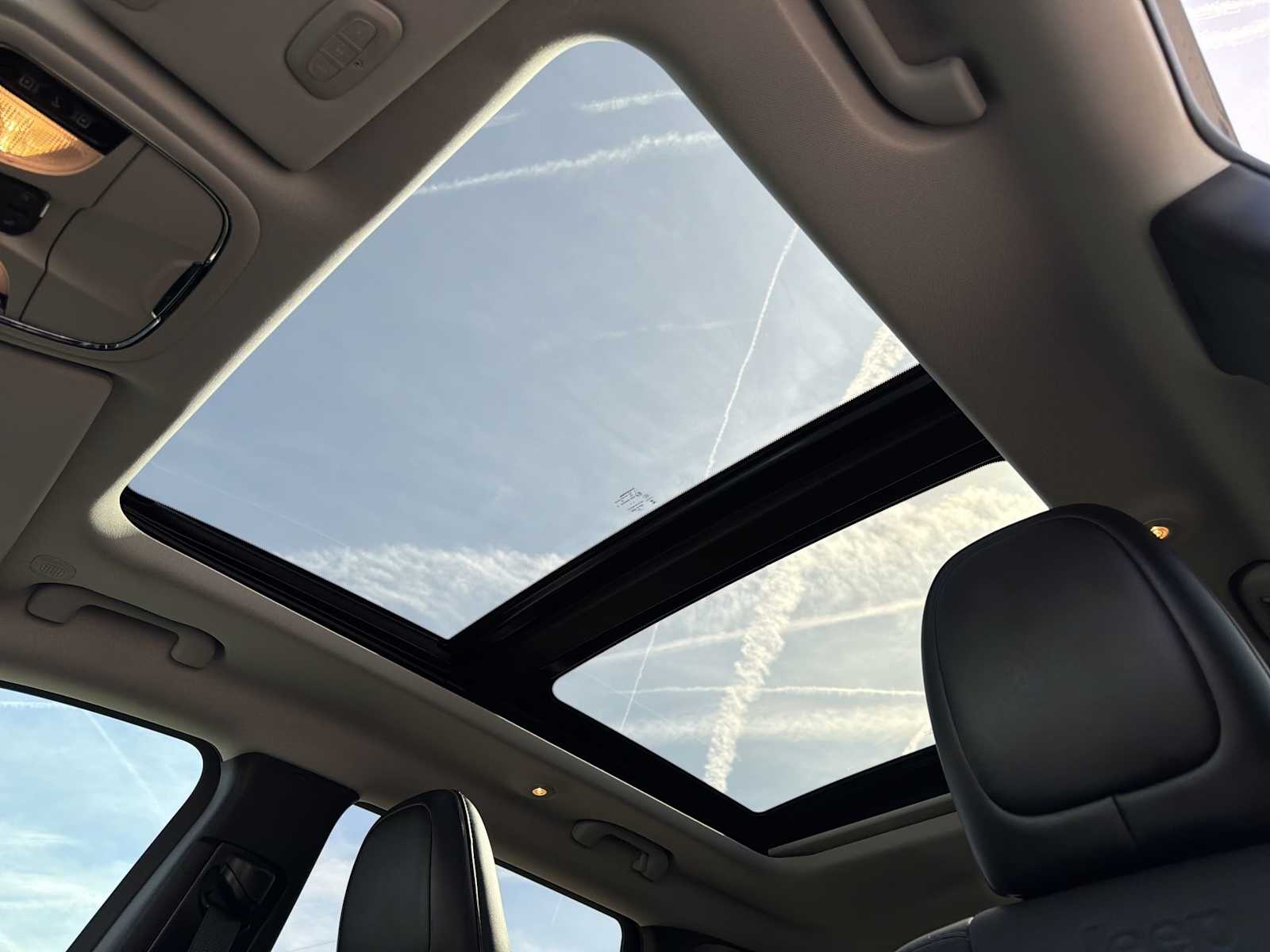 Thumbnail: 2021 Jeep Cherokee - 16