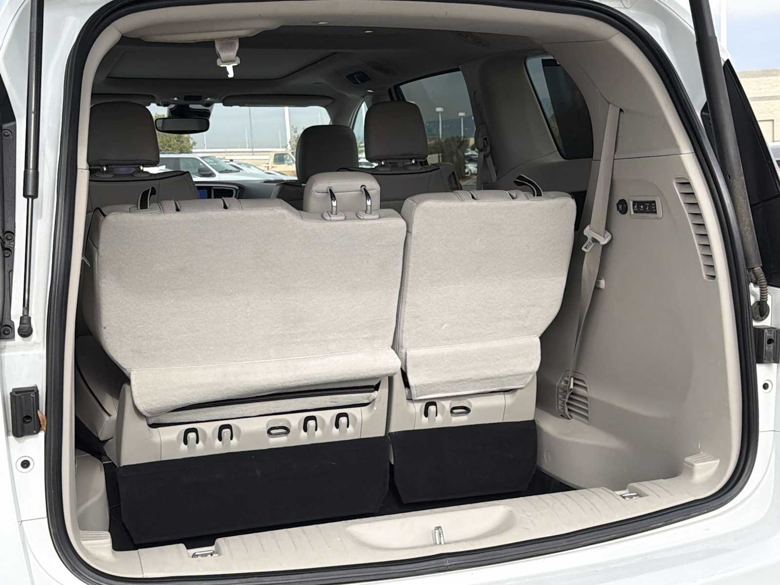 Thumbnail: 2017 Chrysler Pacifica - 18