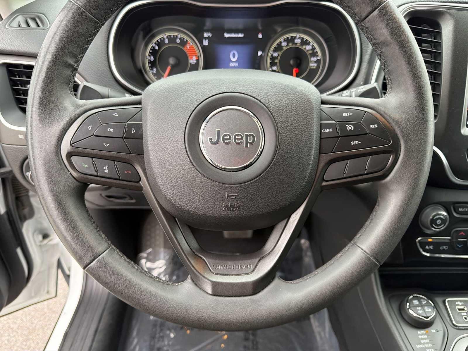 Thumbnail: 2022 Jeep Cherokee - 19