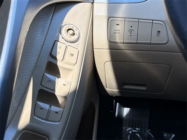 Thumbnail: 2013 Hyundai Elantra - 19