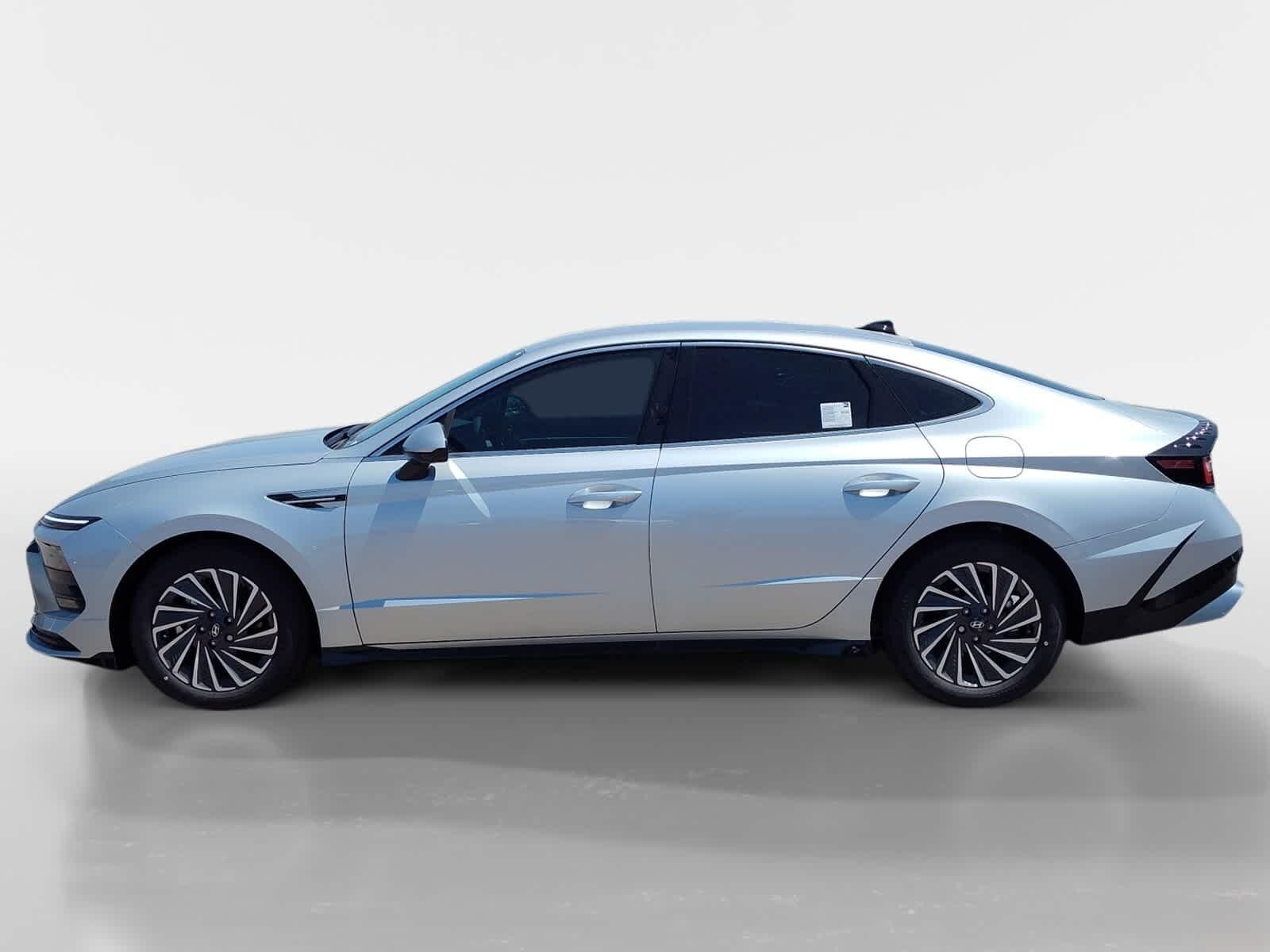 2025 Hyundai Sonata Hybrid SEL photo 2