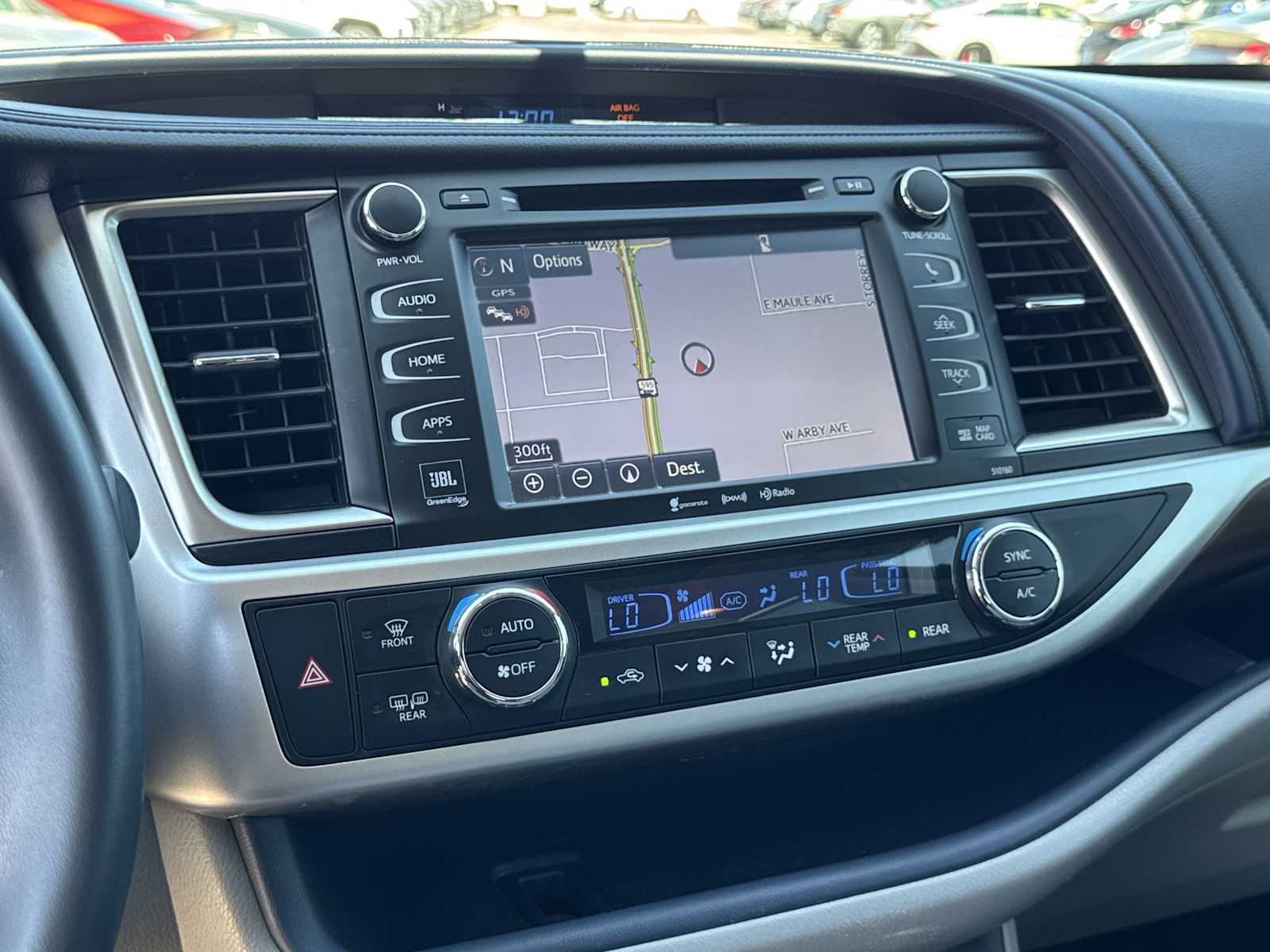 Thumbnail: 2016 Toyota Highlander - 22