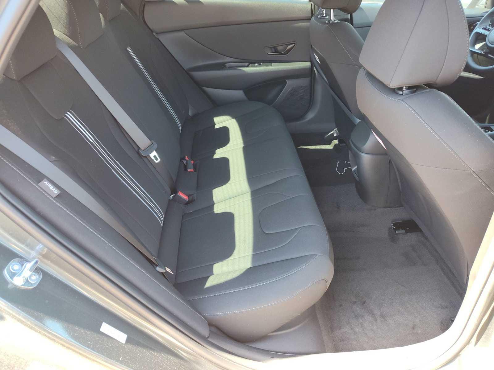 Thumbnail: 2025 Hyundai Elantra - 17