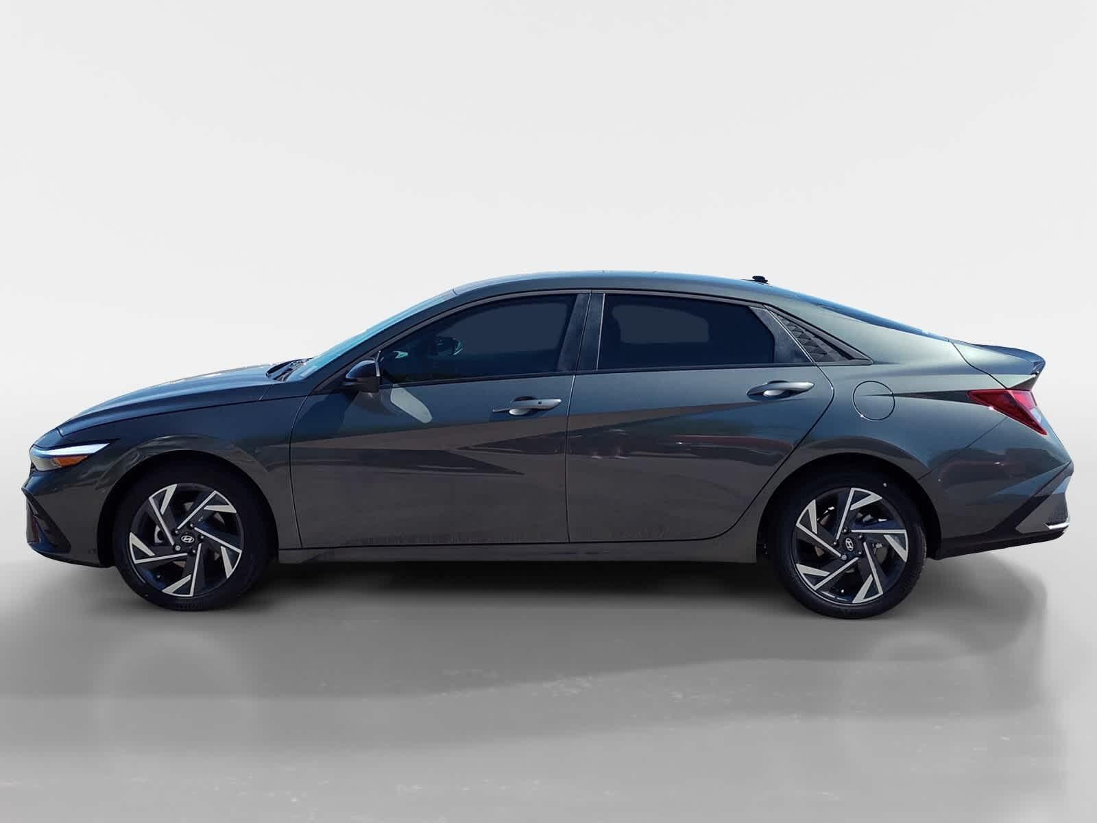 2025 Hyundai Elantra SEL Sport photo 2