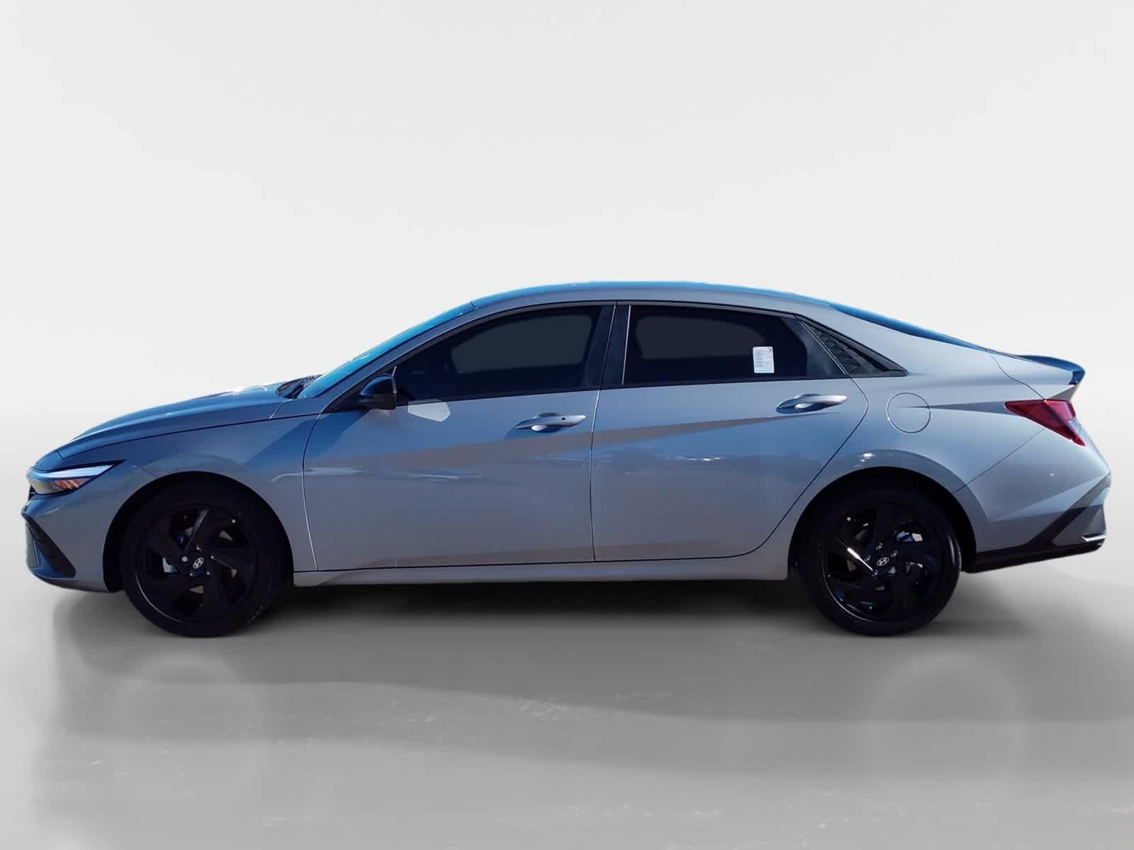 2026 Hyundai Elantra SEL Sport photo 2