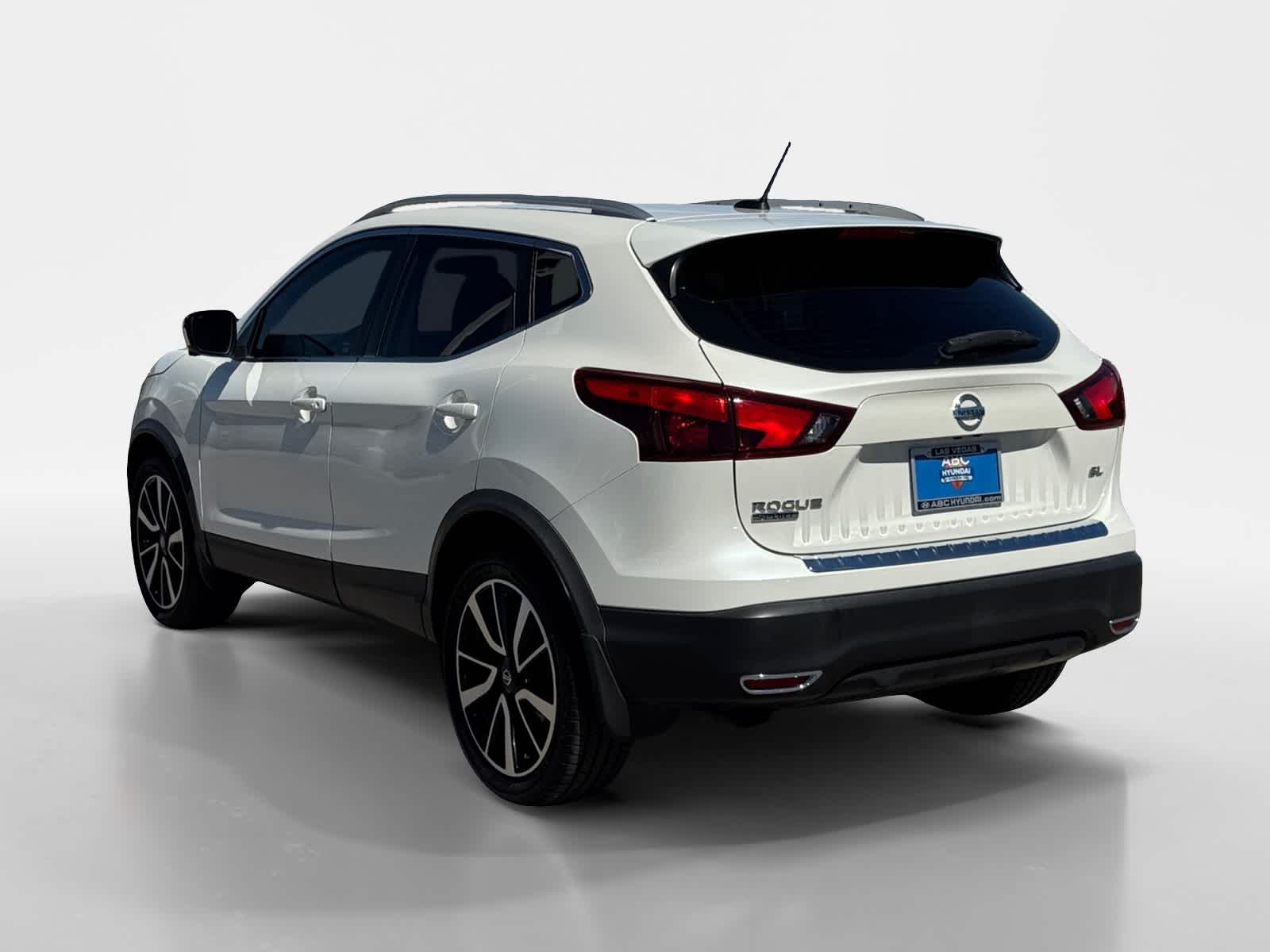 Thumbnail: 2017 Nissan Rogue Sport - 9