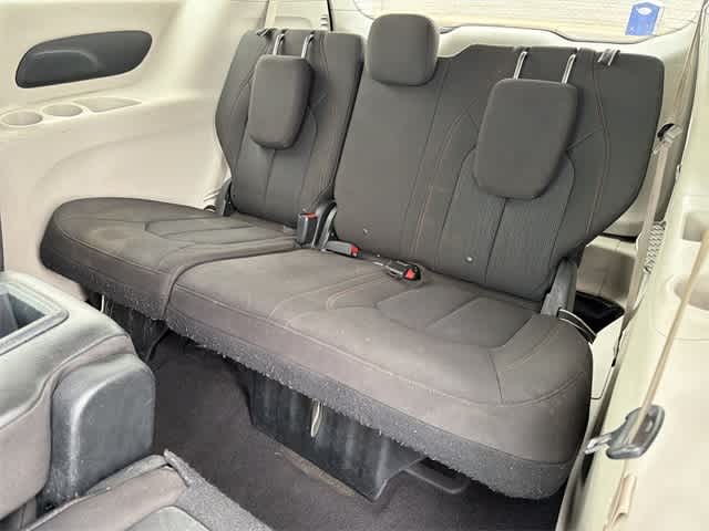 Thumbnail: 2017 Chrysler Pacifica - 6