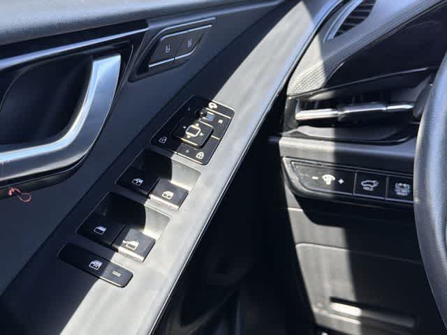 Thumbnail: 2023 Kia Niro - 14