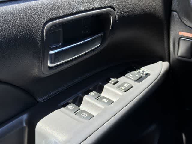 Thumbnail: 2019 Mitsubishi Outlander - 15