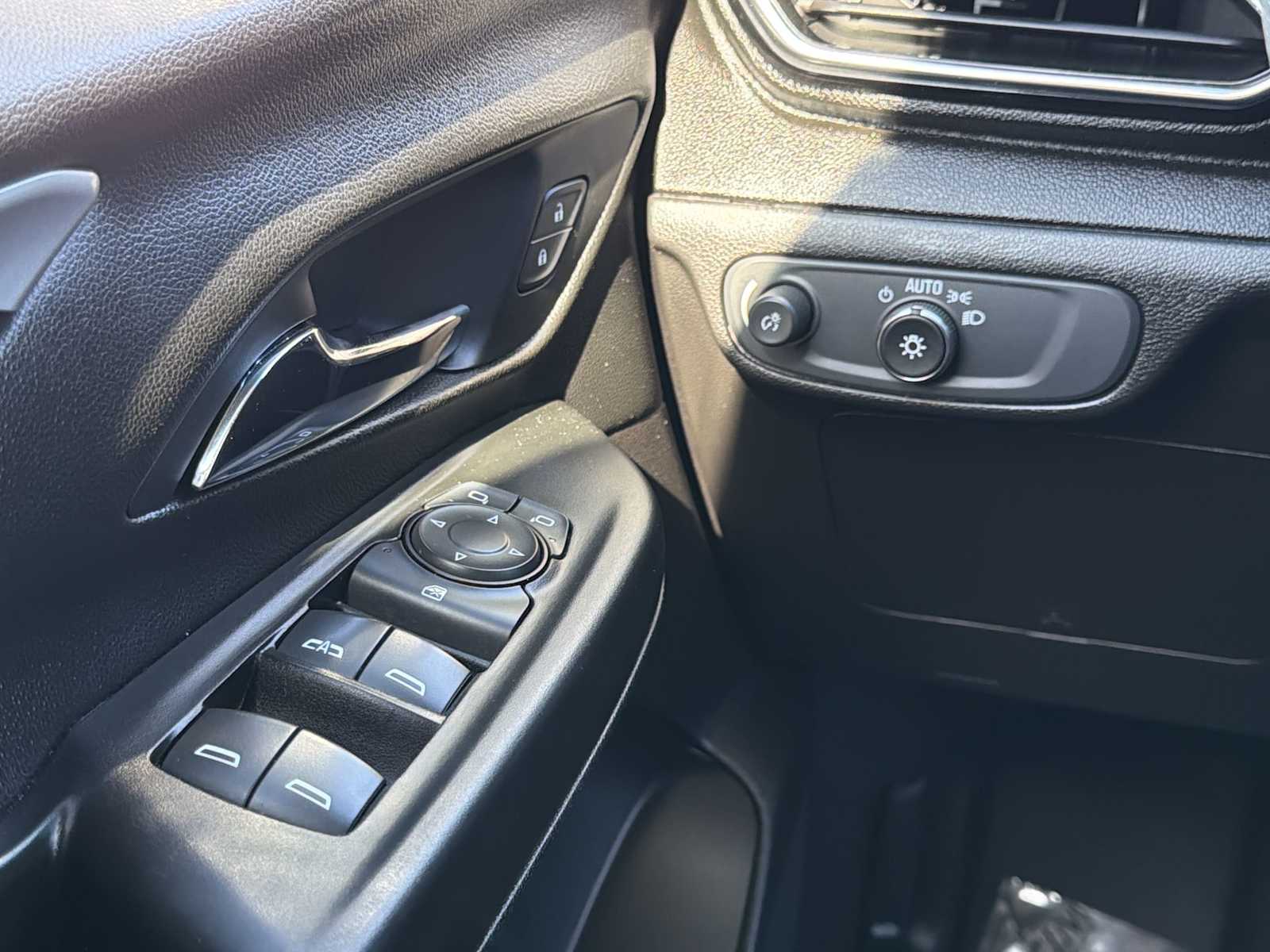 Thumbnail: 2022 Chevrolet Bolt EV - 14