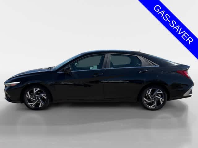 Used 2025 Hyundai Elantra SEL Convenience Sedan