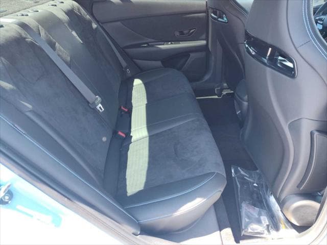 2025 Hyundai Elantra SE 17