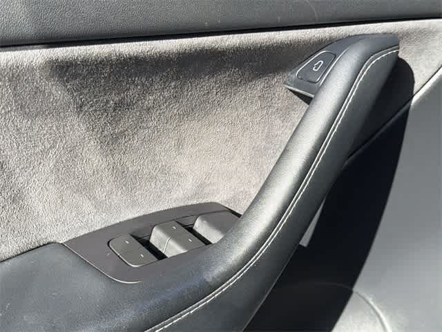 Thumbnail: 2022 Tesla Model Y - 18