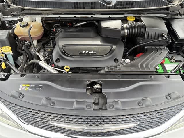 Thumbnail: 2017 Chrysler Pacifica - 20