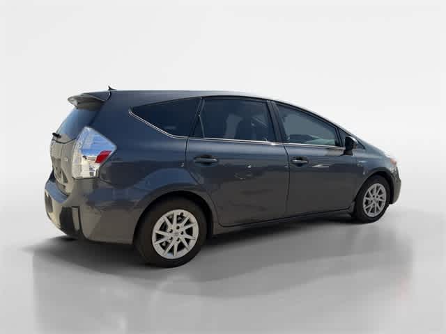 Thumbnail: 2014 Toyota Prius v - 3