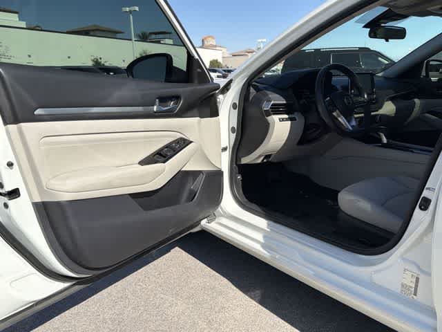 Thumbnail: 2021 Nissan Altima - 10