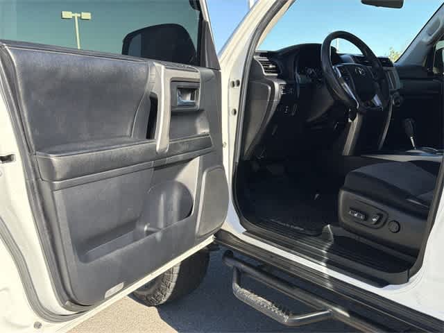 Thumbnail: 2014 Toyota 4Runner - 10