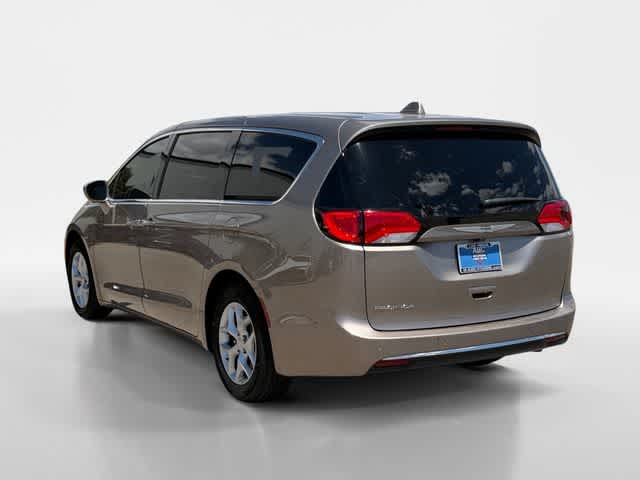 Thumbnail: 2018 Chrysler Pacifica - 3