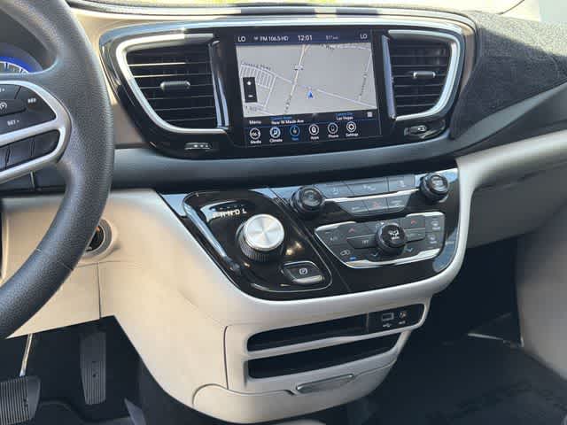 Thumbnail: 2018 Chrysler Pacifica - 21