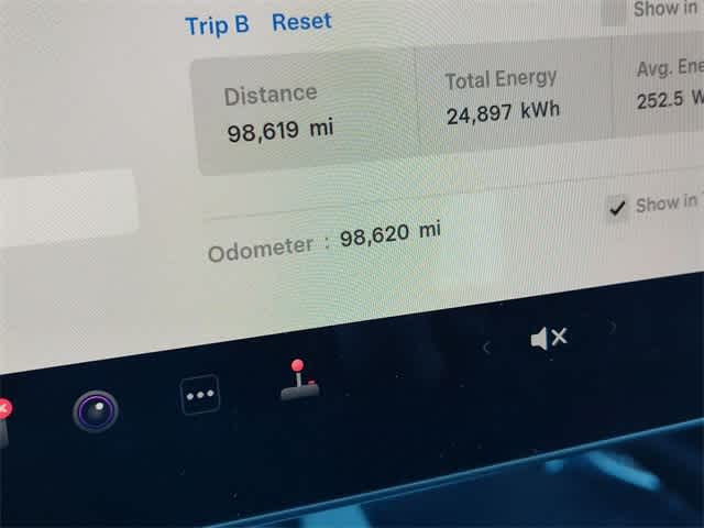 Thumbnail: 2023 Tesla Model Y - 27