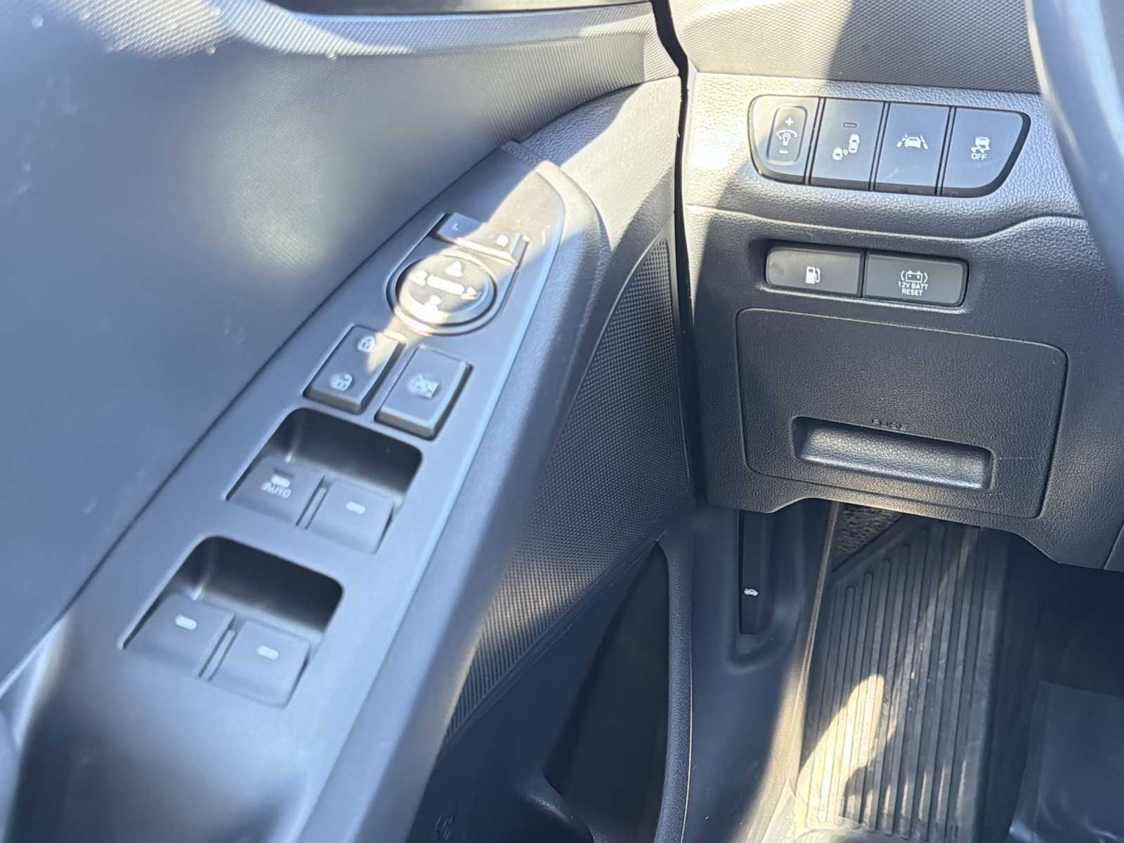 Thumbnail: 2022 Hyundai Ioniq - 14