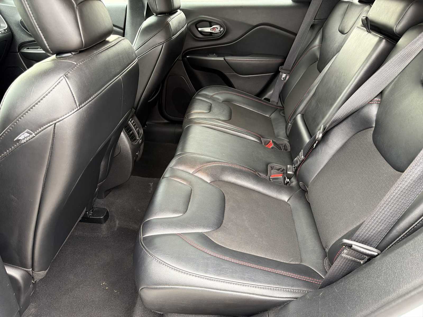 Thumbnail: 2022 Jeep Cherokee - 16