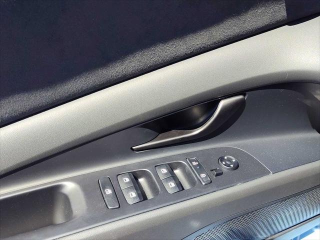 2025 Hyundai Elantra SE 14