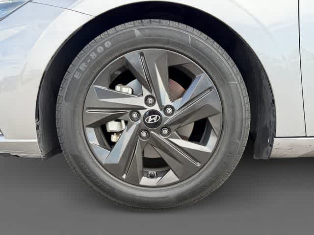 Thumbnail: 2022 Hyundai Elantra - 9
