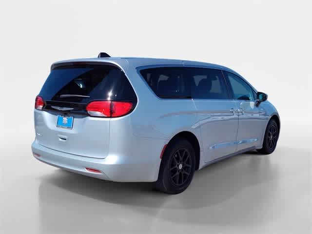 Thumbnail: 2023 Chrysler Voyager - 4