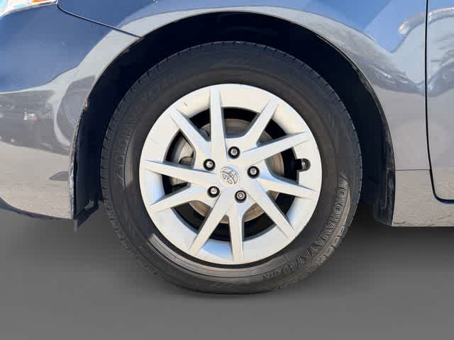 Thumbnail: 2014 Toyota Prius v - 13