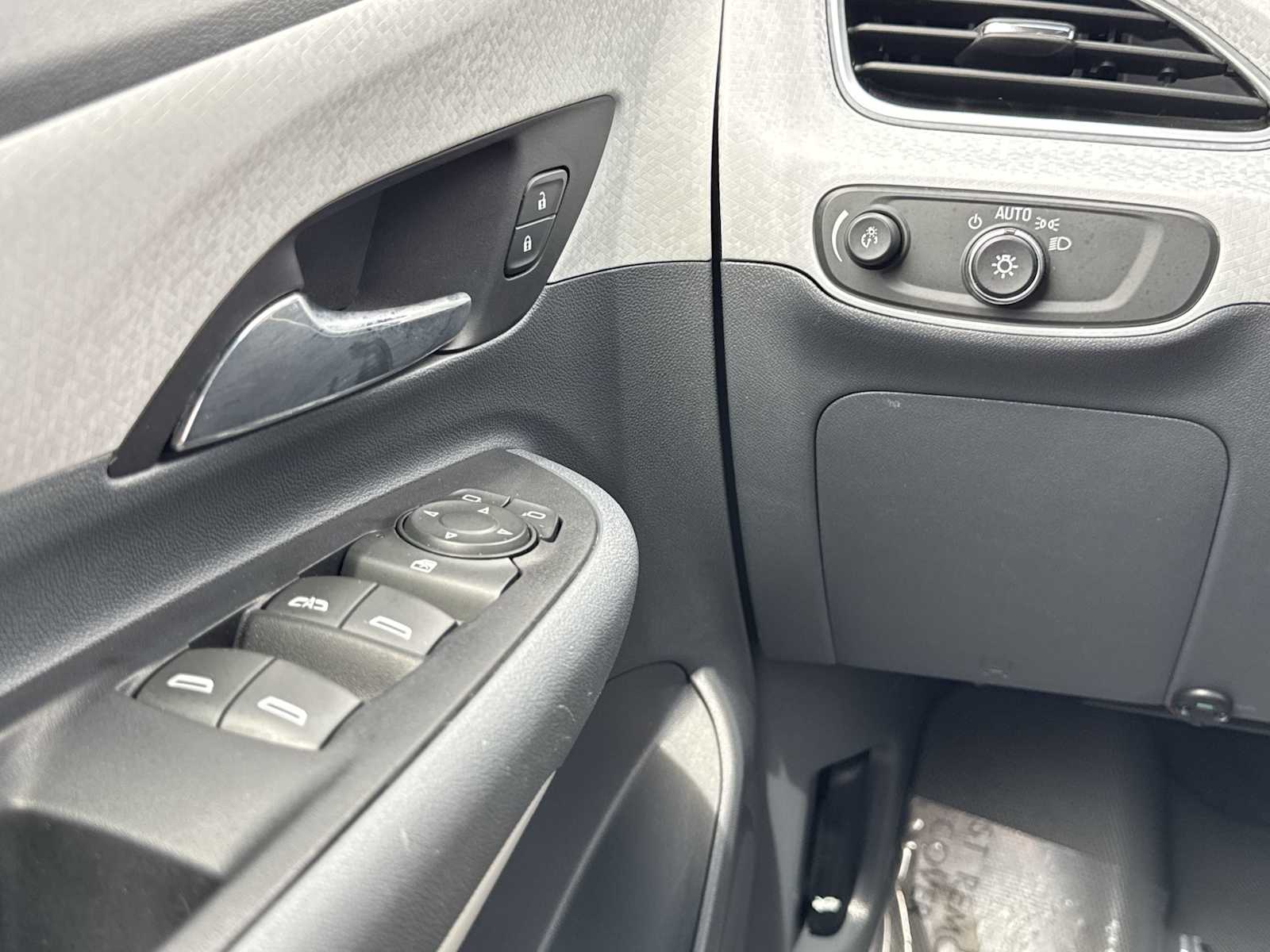 Thumbnail: 2020 Chevrolet Bolt EV - 14