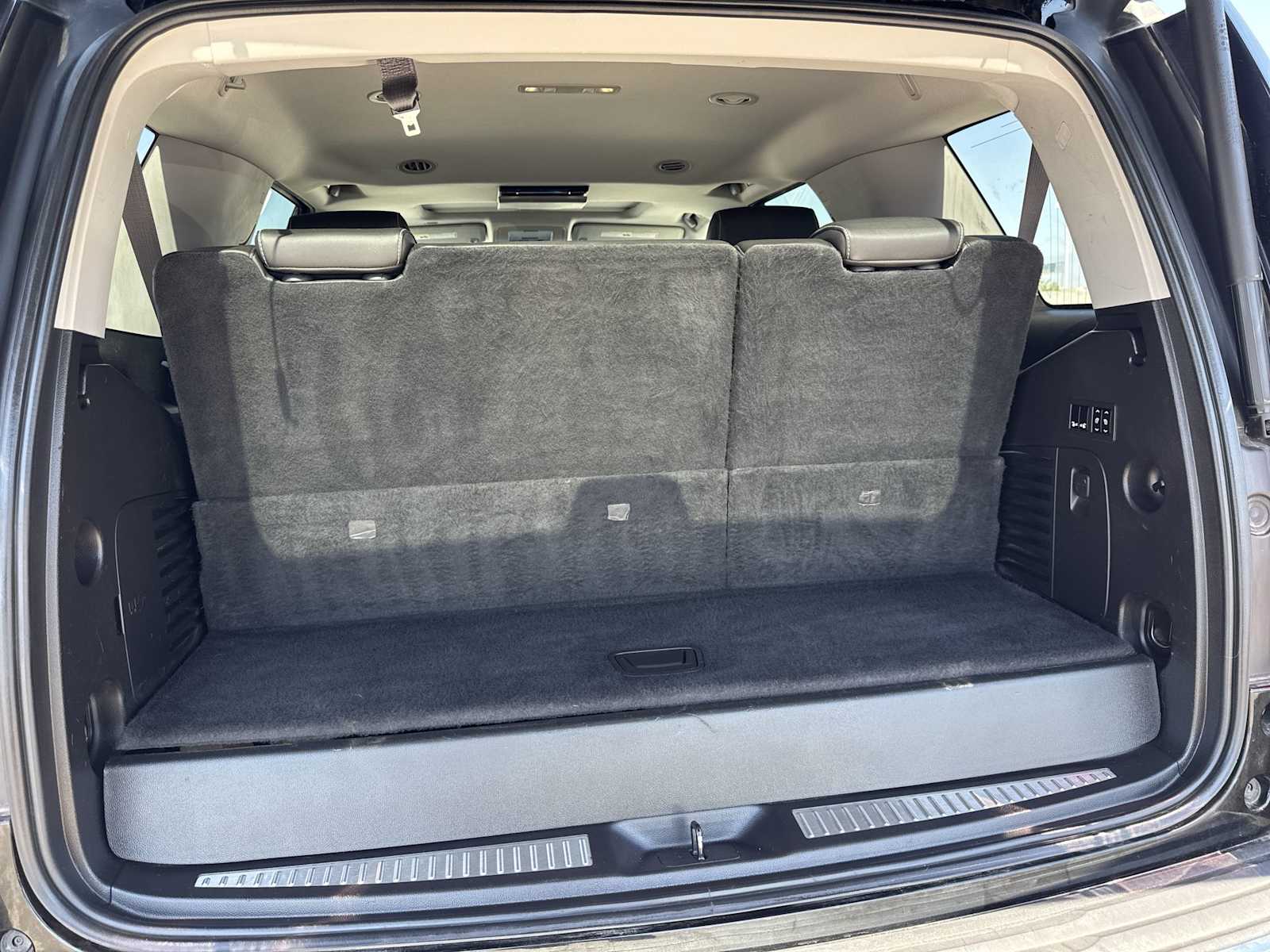 Thumbnail: 2016 Chevrolet Tahoe - 28