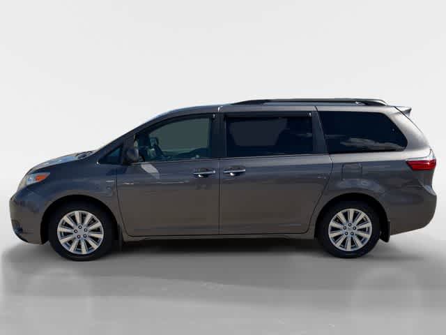 Thumbnail: 2017 Toyota Sienna - 2