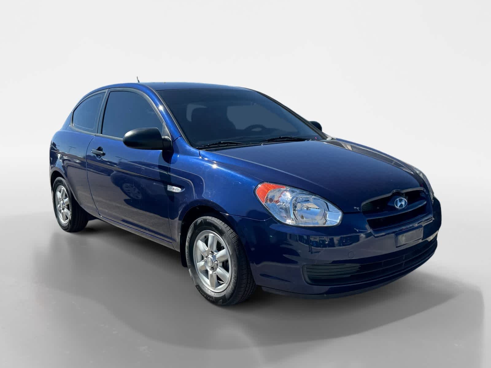2008 Hyundai Accent GS photo 2
