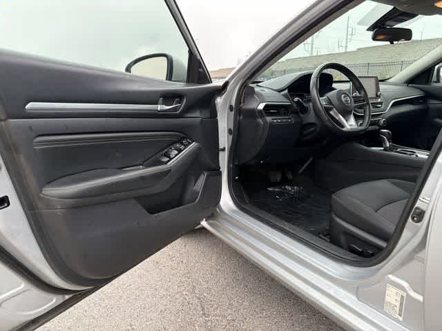 Thumbnail: 2022 Nissan Altima - 10