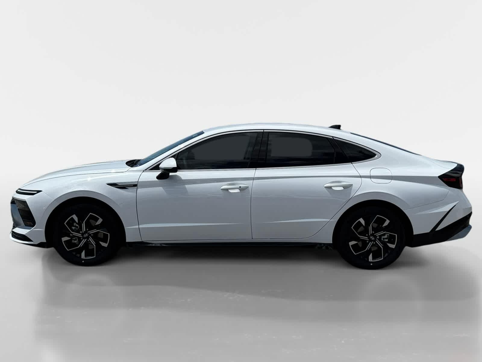 2025 Hyundai Sonata SEL photo 2