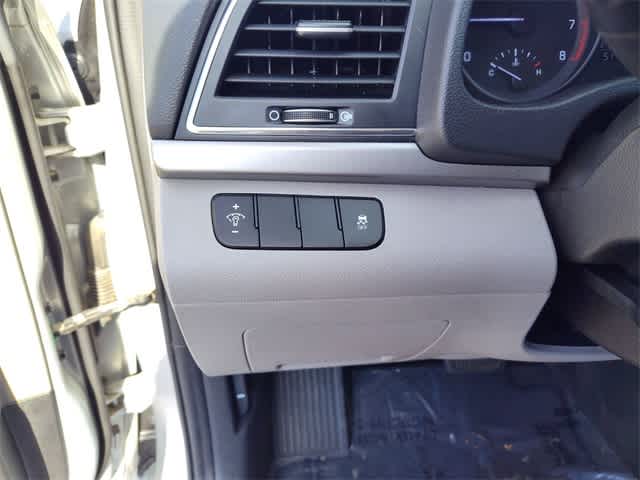 Thumbnail: 2017 Hyundai Elantra - 14