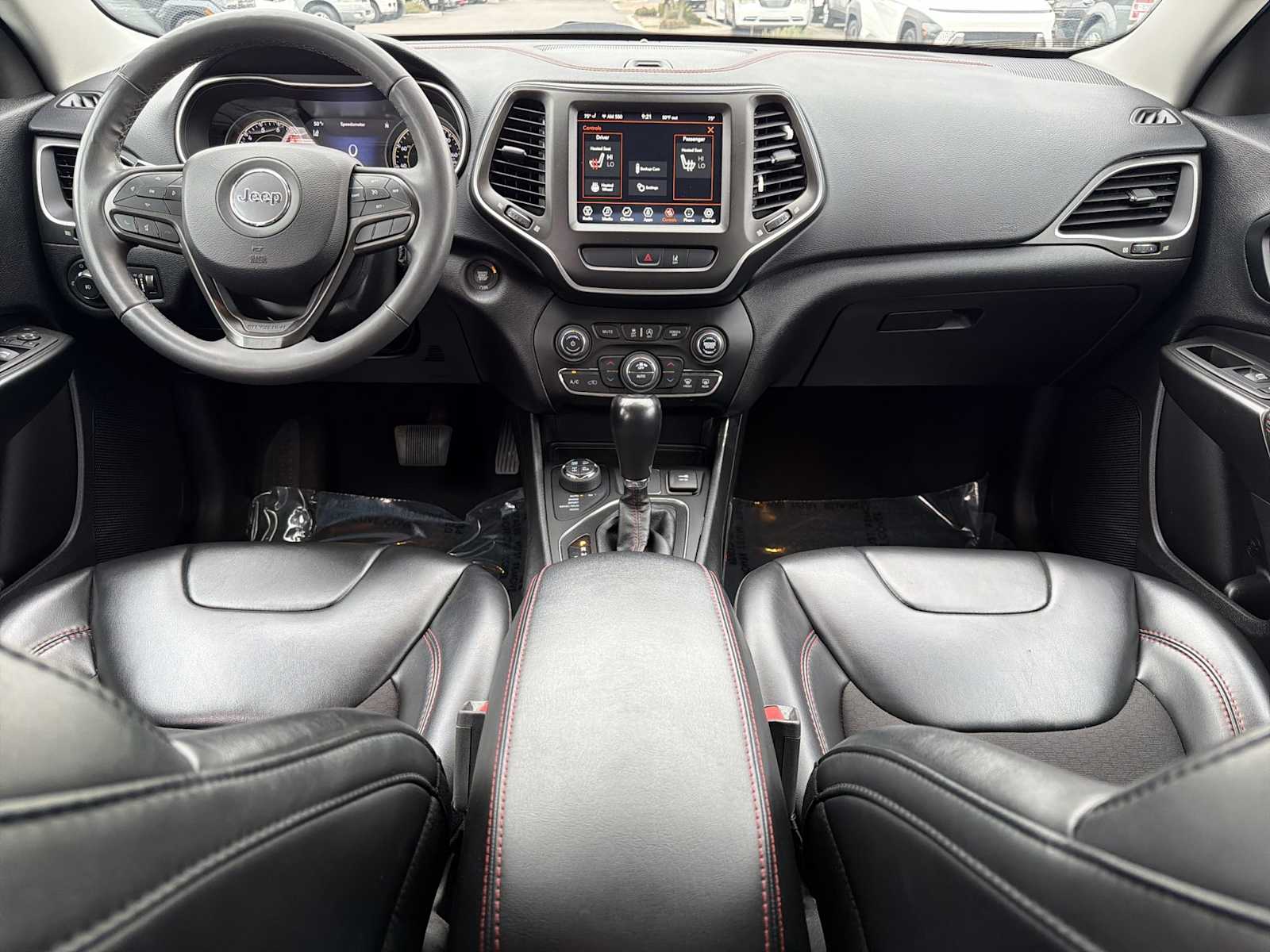 Thumbnail: 2022 Jeep Cherokee - 12