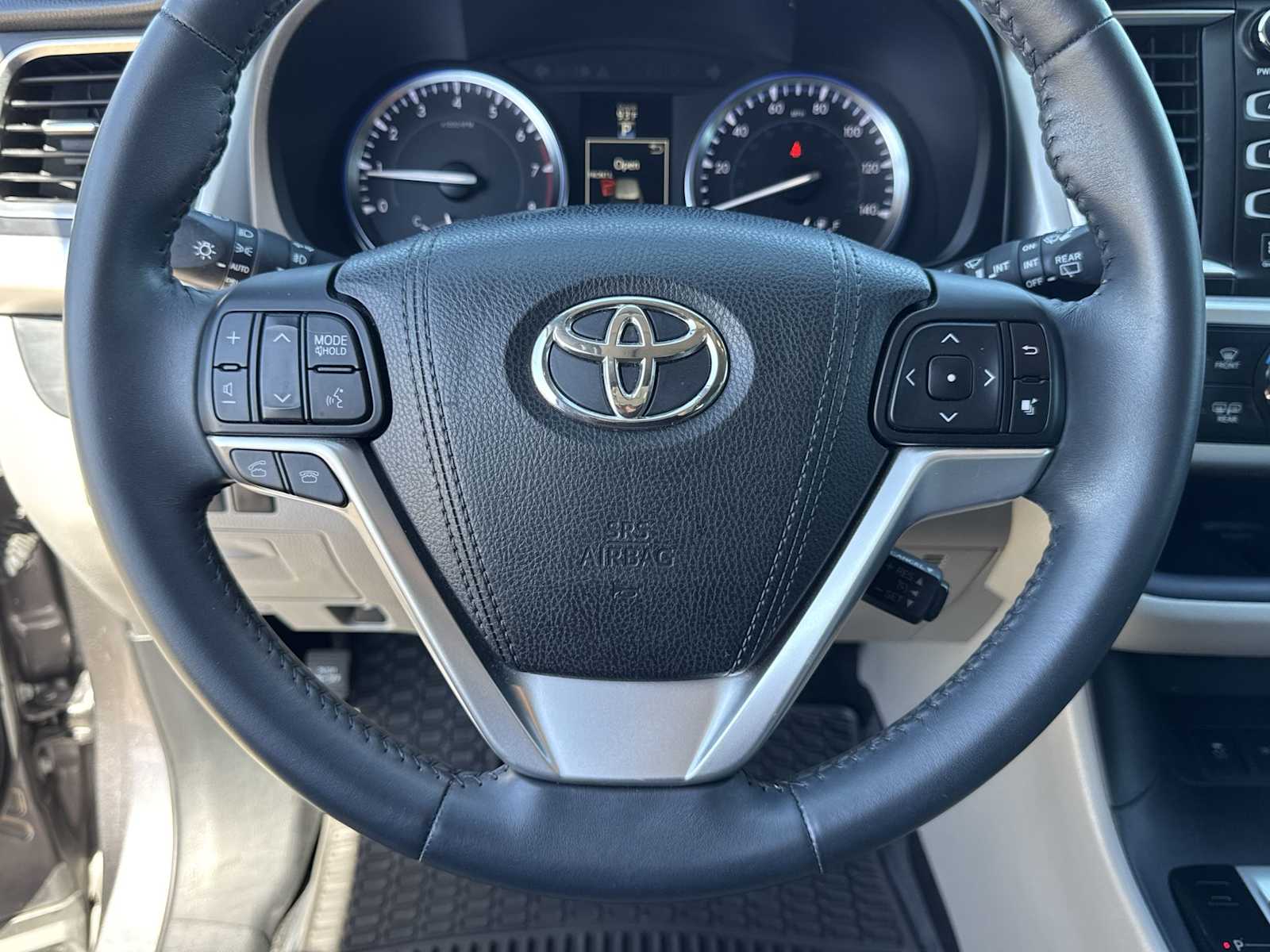 Thumbnail: 2016 Toyota Highlander - 21