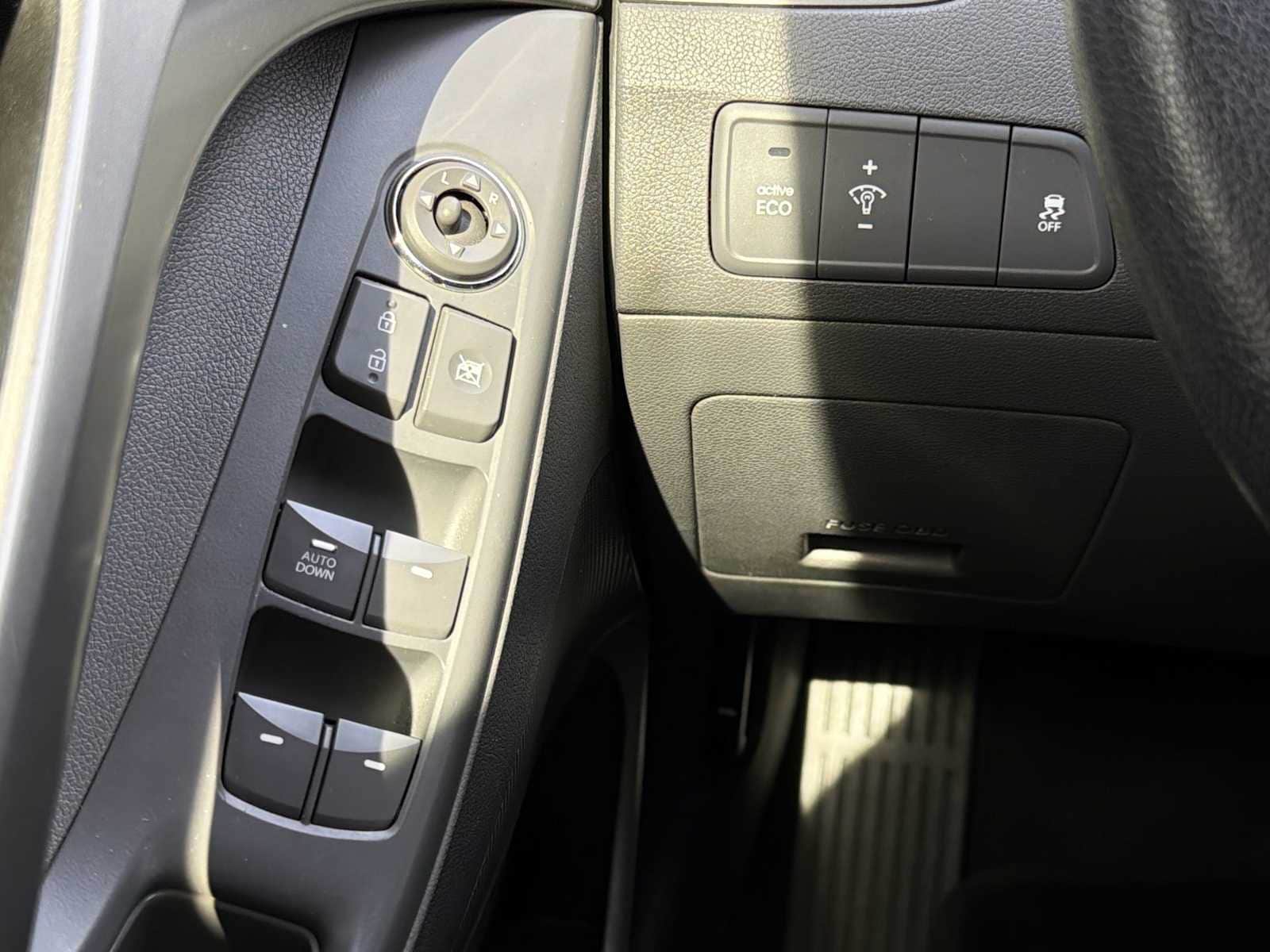 Thumbnail: 2012 Hyundai Elantra - 14