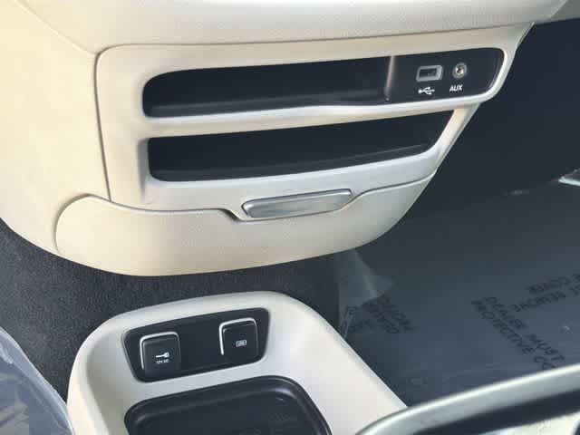 Thumbnail: 2018 Chrysler Pacifica - 24