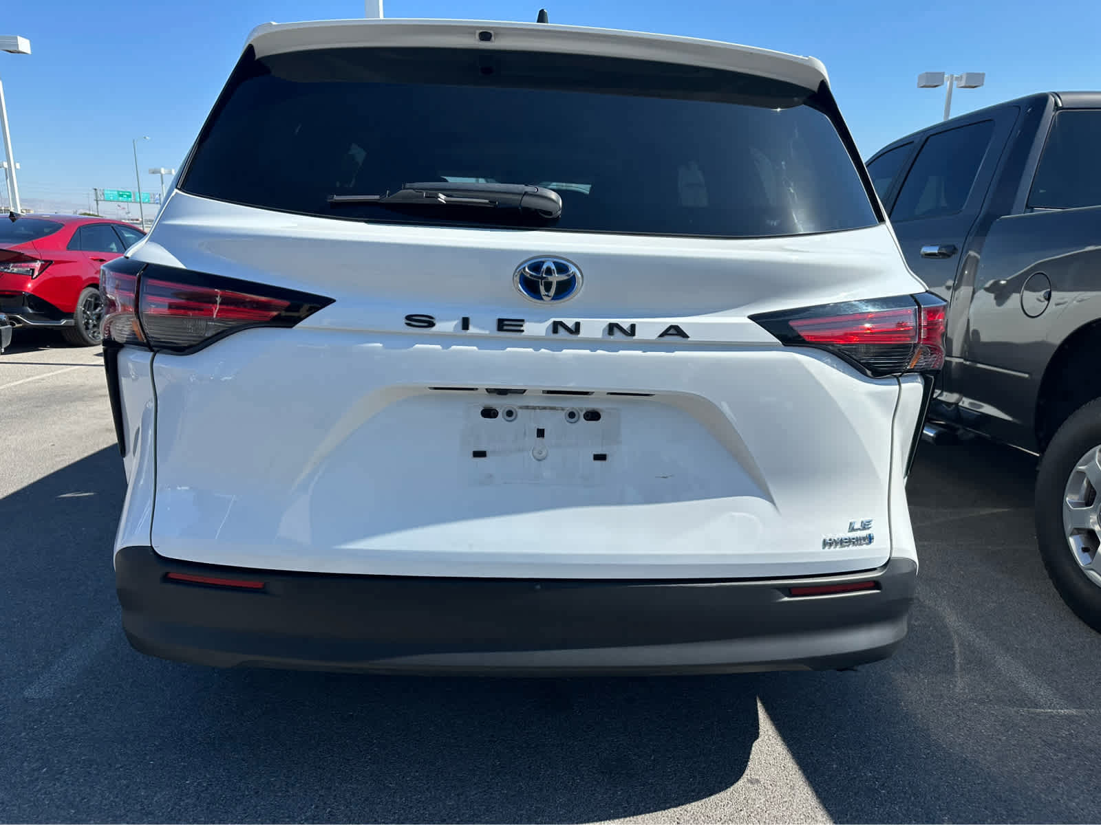 2022 Toyota Sienna LE 18