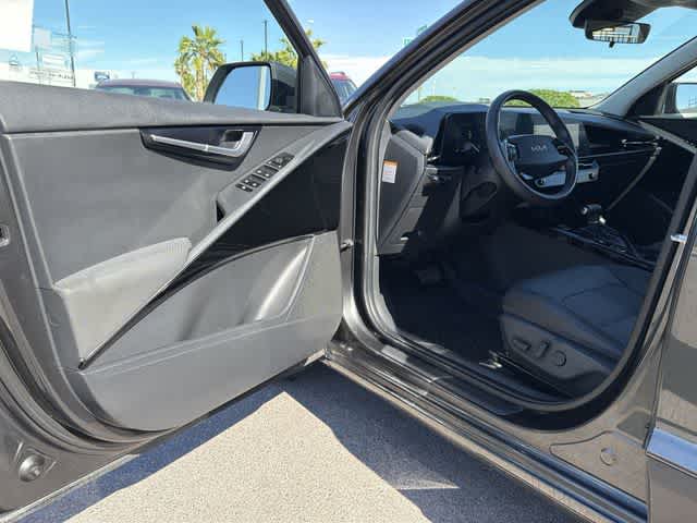 Thumbnail: 2023 Kia Niro - 11