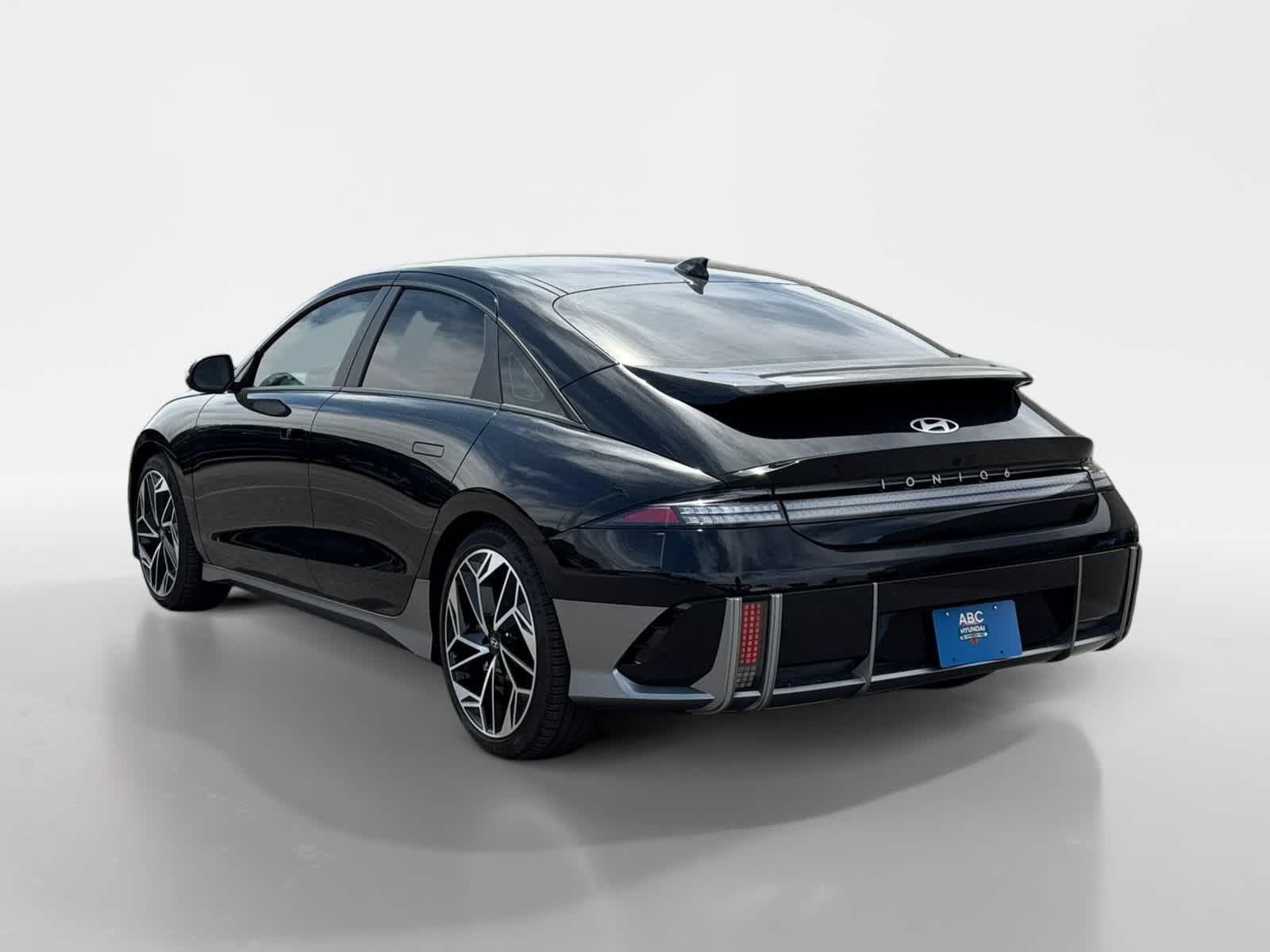 Thumbnail: 2023 Hyundai Ioniq 6 - 3