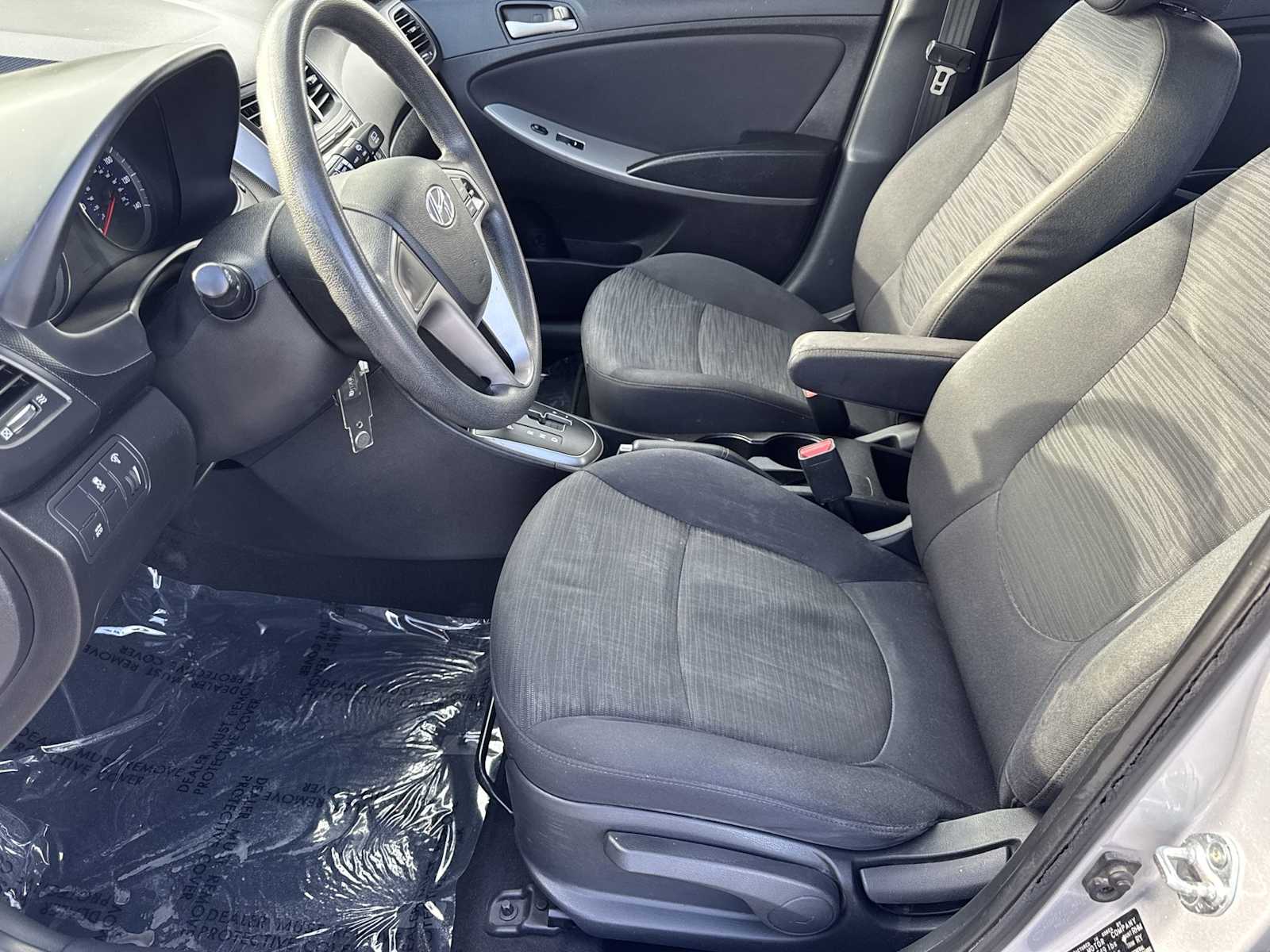 2016 Hyundai Accent SE 10
