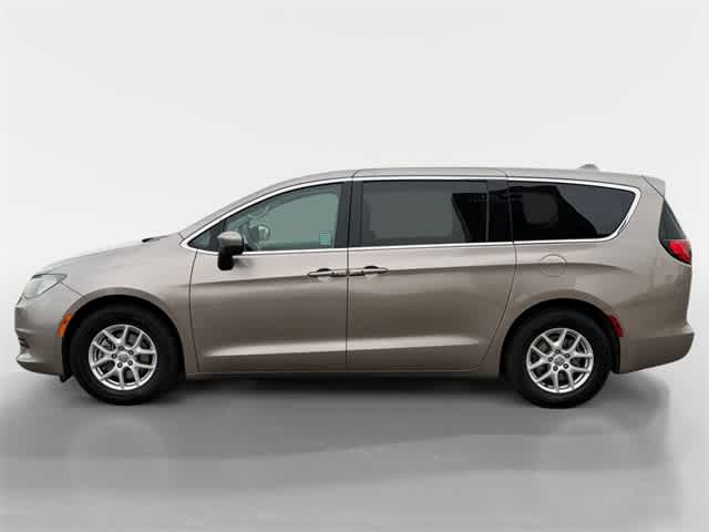 Thumbnail: 2017 Chrysler Pacifica - 8